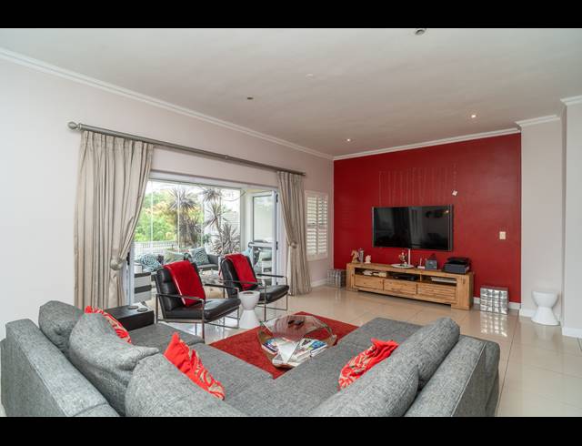 3.5 BEDROOM HOUSE FOR SALE IN LA LUCIA